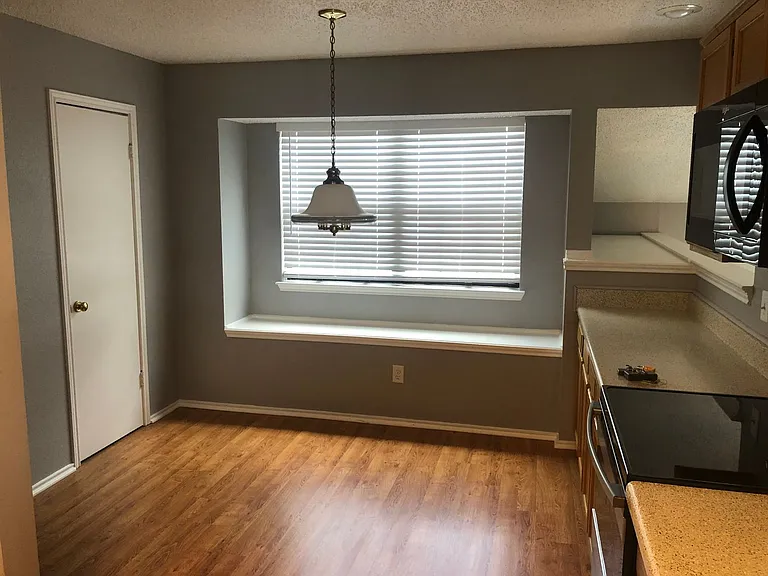 1002 Alameda Dr — Photo 9