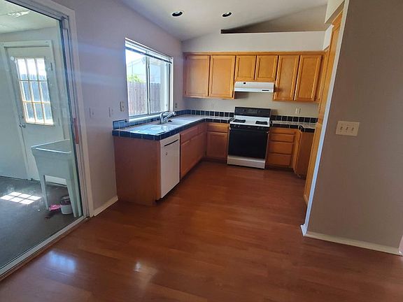 5th image of 6 Hallwood Ct