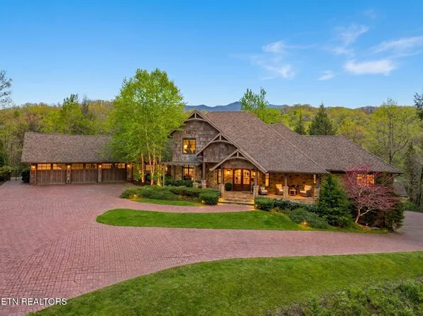 1886 Acorn Branch Ln, Gatlinburg, TN 37738