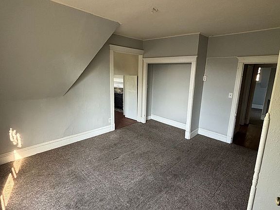 5th image of 1423 Summit St