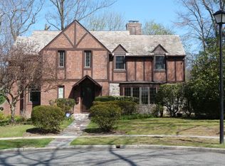 79 Wensley Dr, Great Neck, NY 11020