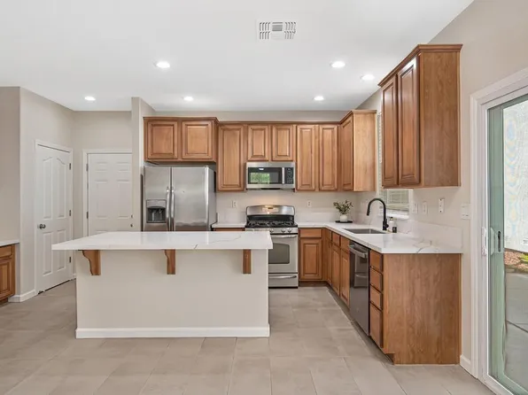 2888 Mojave Dr, West Sacramento, CA 95691