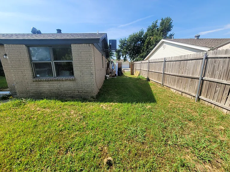 1109 SW 101st St — Photo 42