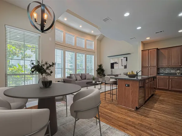 2910 Leeland St, Houston, TX 77003