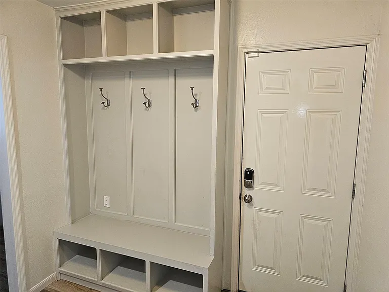 9738 Braesmont Dr — Photo 11