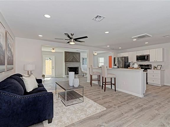 3rd image of 901 Harbor Dr S
