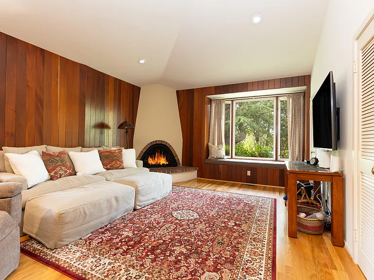 375 Las Palmas Dr — Photo 11
