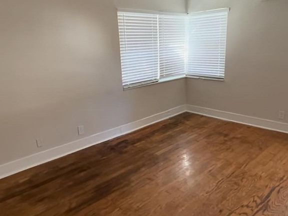 5th image of 135 8th Ave NE APT 5