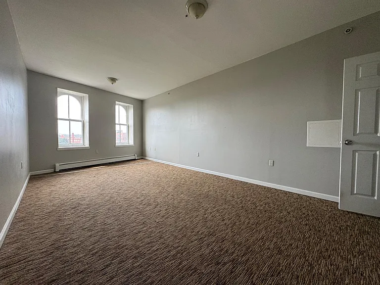 558-612 E Main St #598D — Photo 8