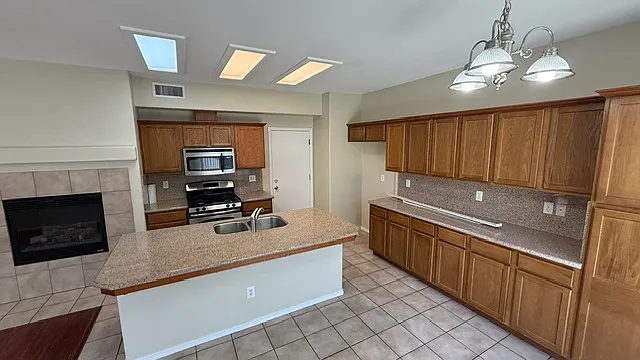 676 W Lisbon Ln — Photo 9