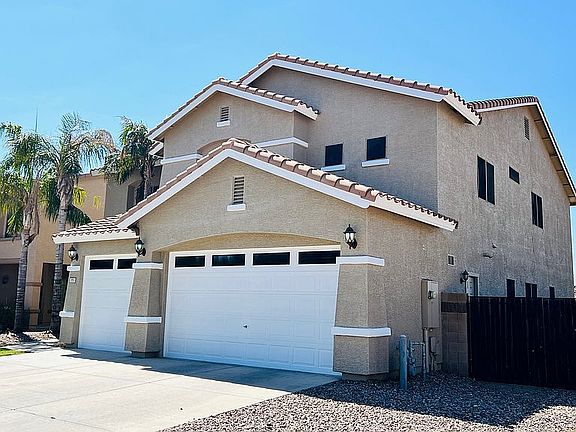 3rd image of 983 E Harold Dr