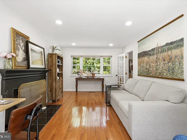 2412 Rosedown Dr — Photo 14