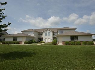 N7741 Vicksburg Way APT 4, Oconomowoc, WI 53066