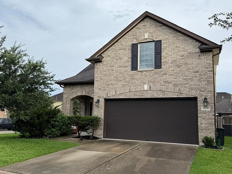 20703 Winghaven Dr — Photo 2