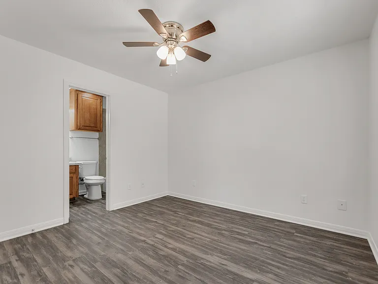 904 Azalea Ct #A — Photo 8
