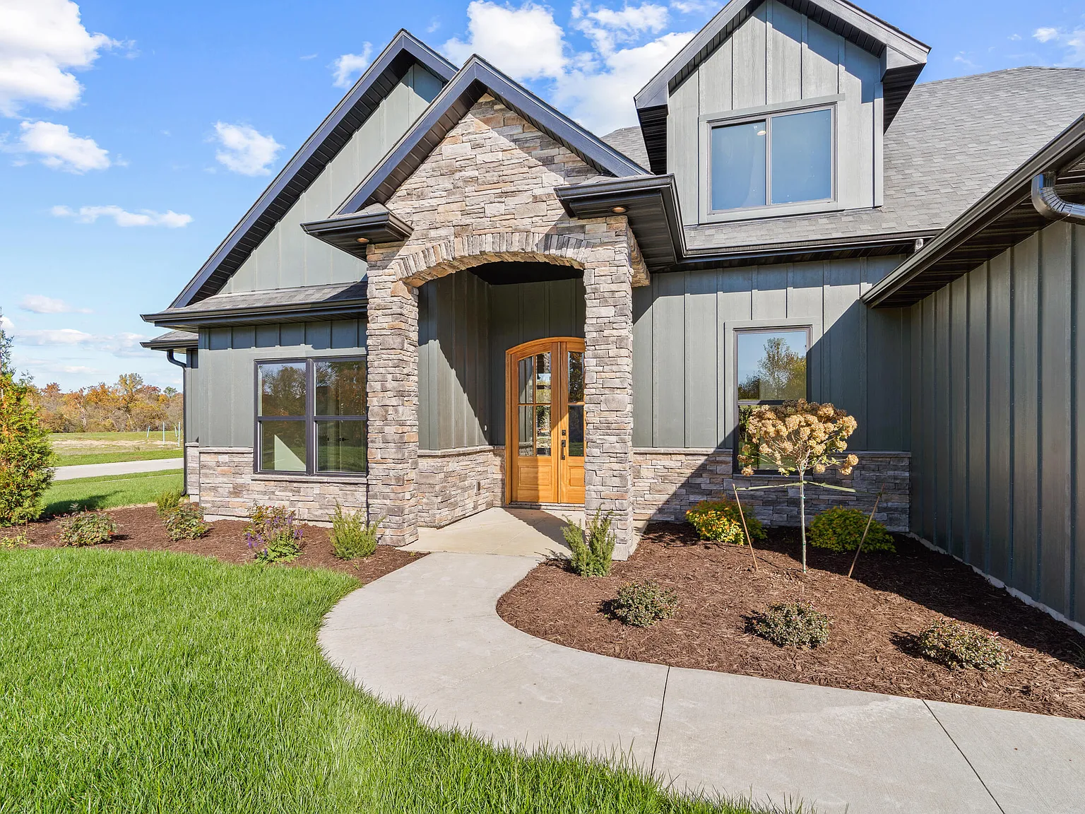 4 bed, 3.0 bath, 2252 sqft, $4,800 — Photo 4