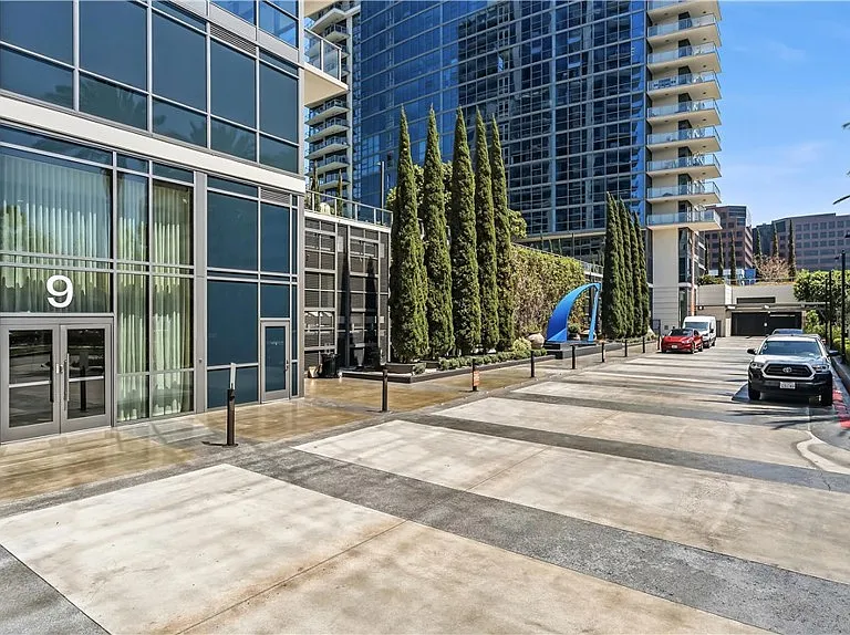 9 Macarthur Pl #N2002 — Photo 57