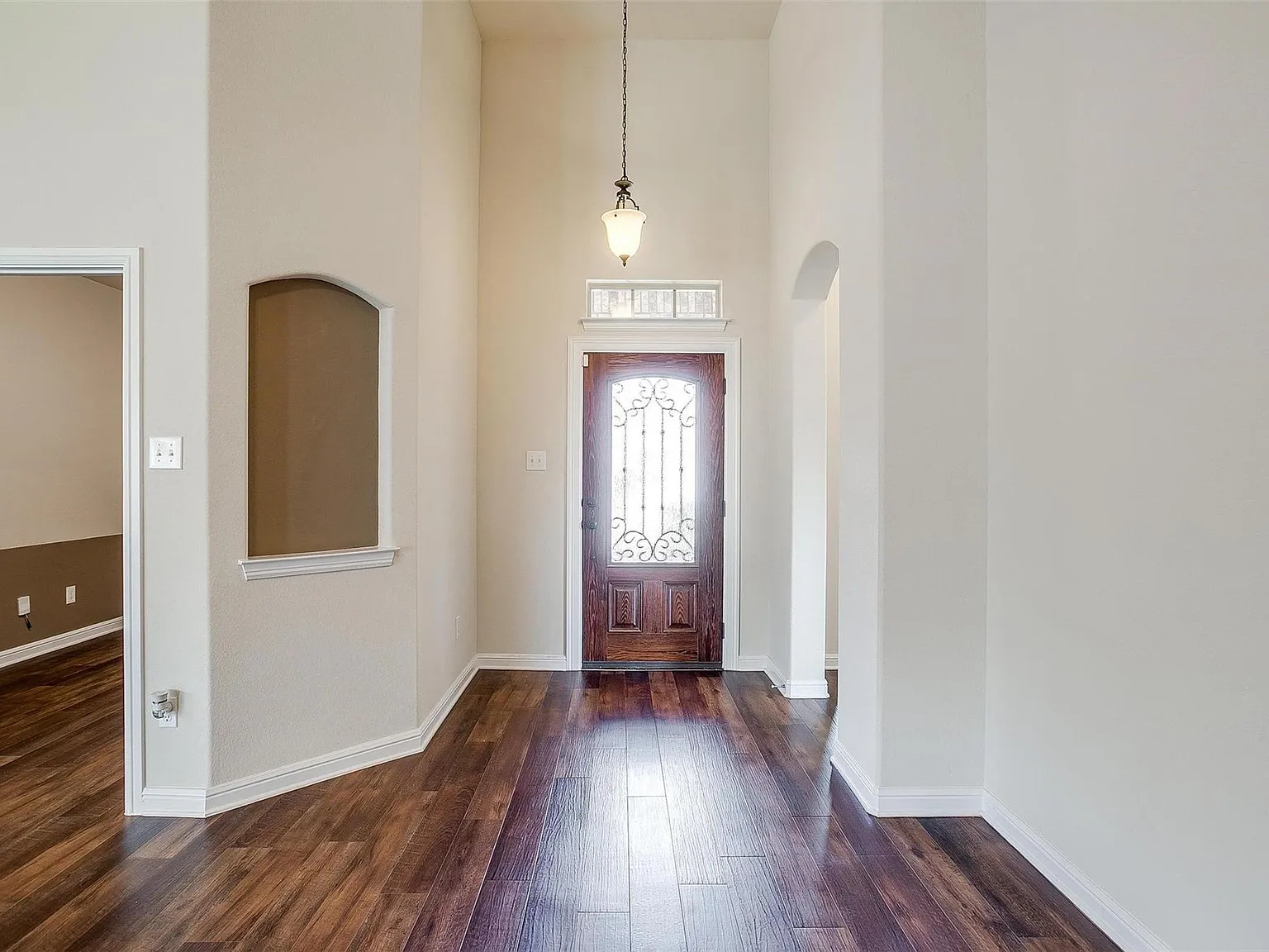 429 Foxcraft Dr — Photo 3