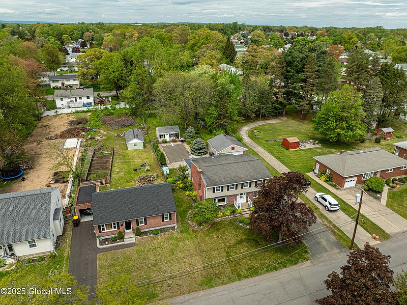 5th image of 76 McNutt Avenue