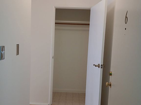 3rd image of 525 Cole St