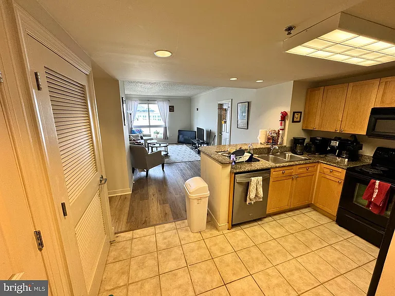 777 7th St NW #1006 — Photo 3