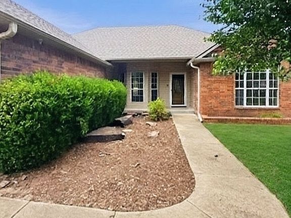 3rd image of 801 Juniper Rd