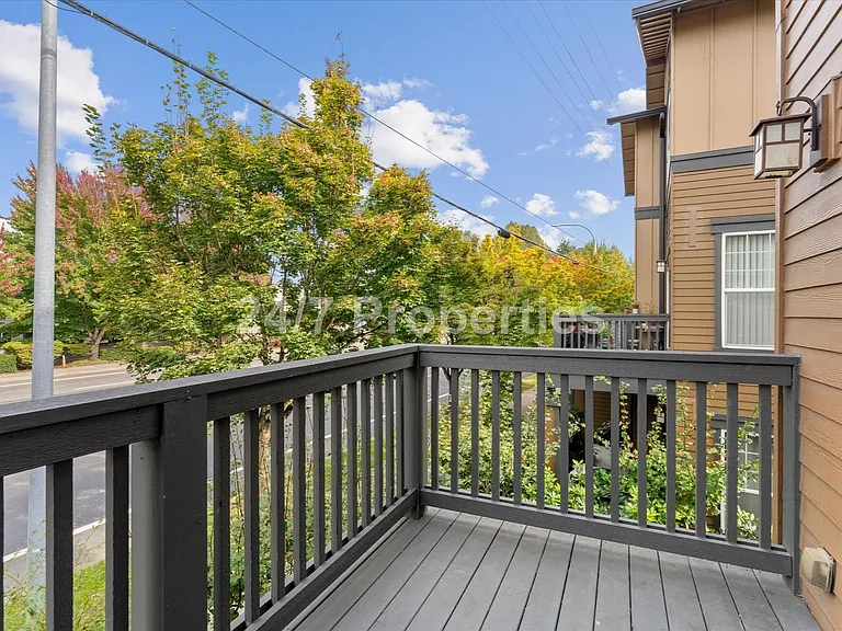 1050 SW 170th Ave #201 — Photo 23