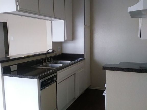 4th image of 21821 Saticoy St APT 5
