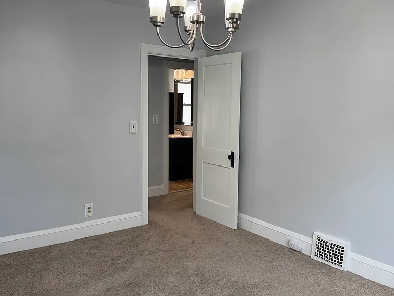 1333 Gladys Ave #UP — Photo 17
