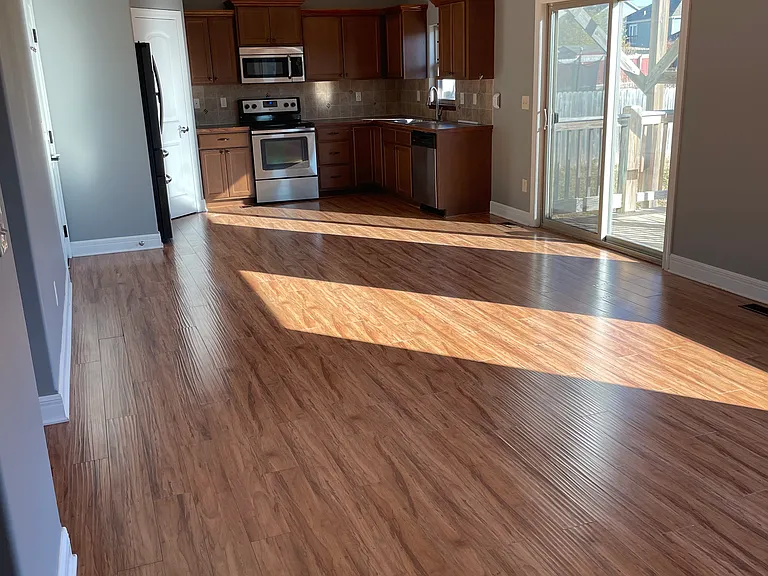 1027 Dakota Ln — Photo 2