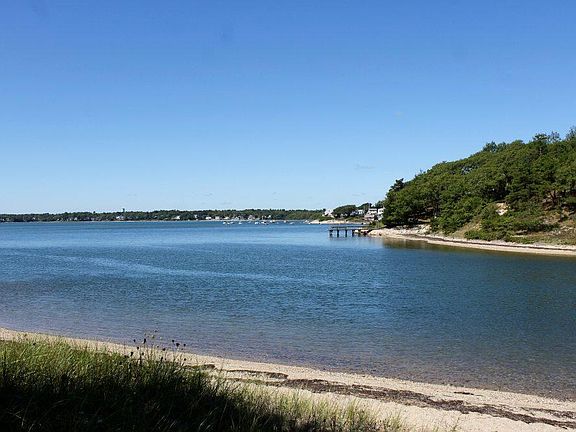 3rd image of 540 Head Of The Bay Road