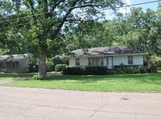 89 Calhoun St, West Point, MS 39773