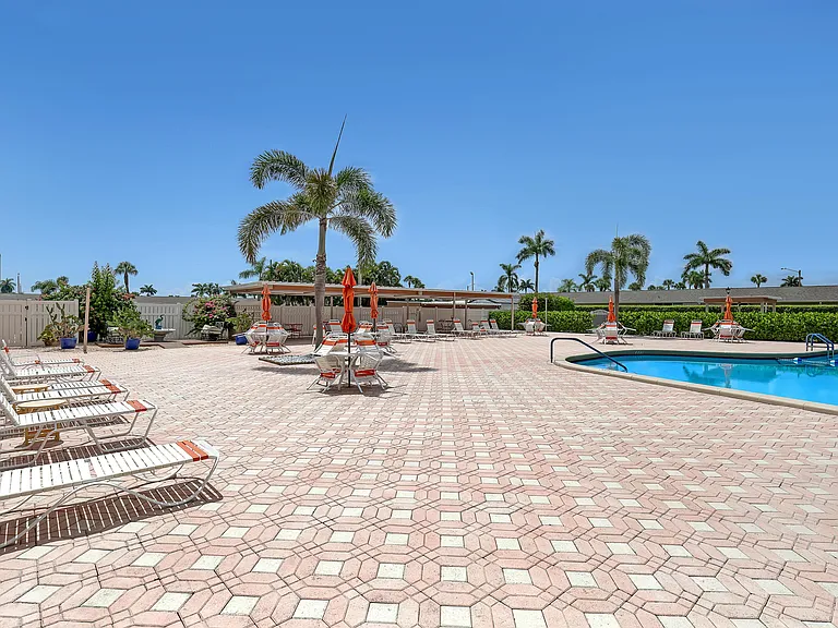 2747 Dudley Dr E #D — Photo 45