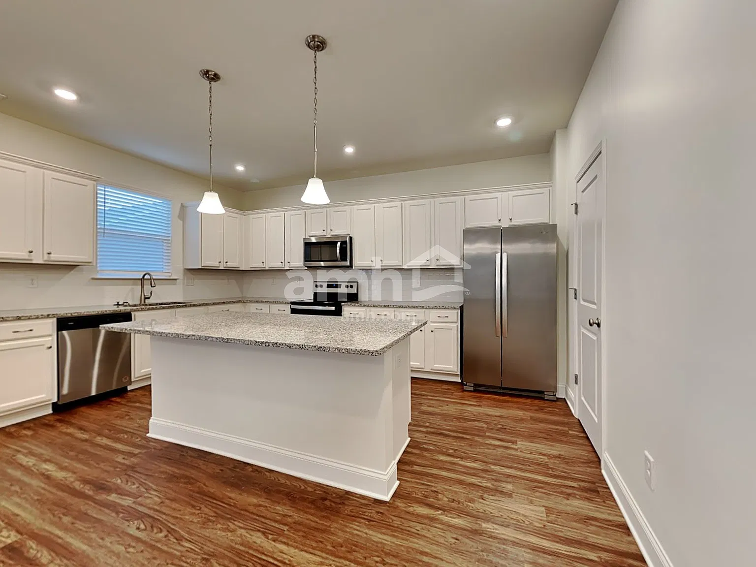 4 bed, 2.5 bath, 2449 sqft, $2,530 — Photo 3