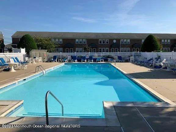 2 bed, 1.5 bath, $2,000 — Photo 3
