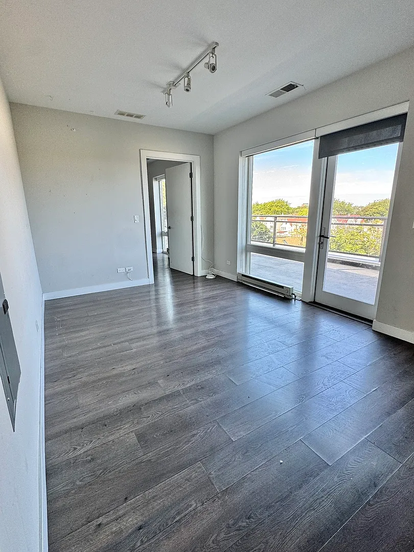1 bed, $2,350 — Photo 4