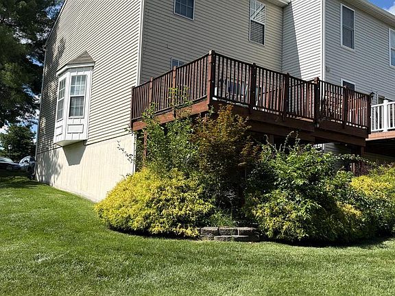 3rd image of 75 Pebble Ln
