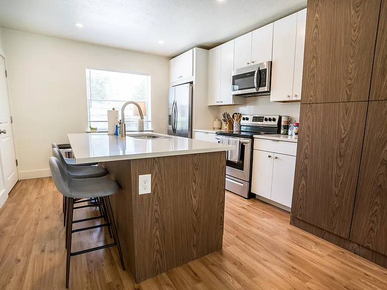 2160 Riverside Ave #6 — Photo 11