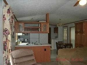 5th image of 118 Carriage Lane Est