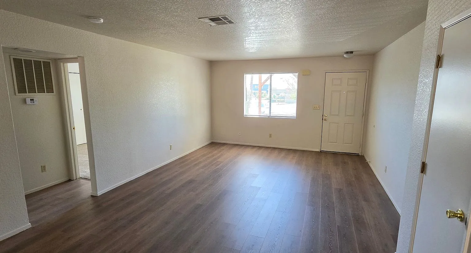 870 Browning St — Photo 3