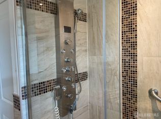 22 York Dr #5B, Edison, NJ 08817
