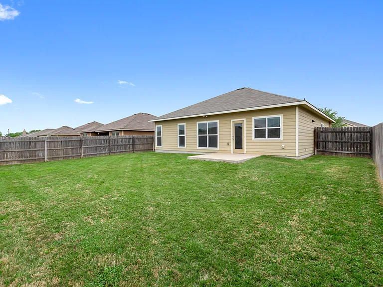 8011 Fieldstone Dr — Photo 22