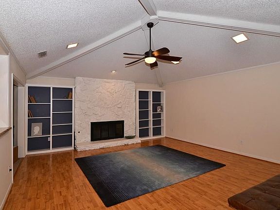 4th image of 1407 Creekside Dr