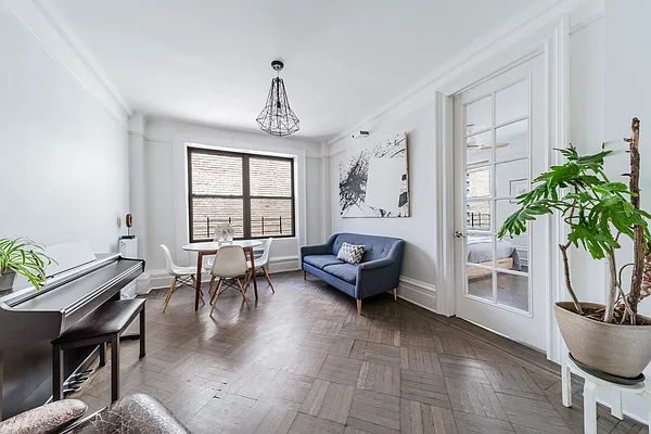 Sold by R New York | media 10