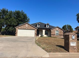 1703 Dakota Dr, Graham, TX 76450