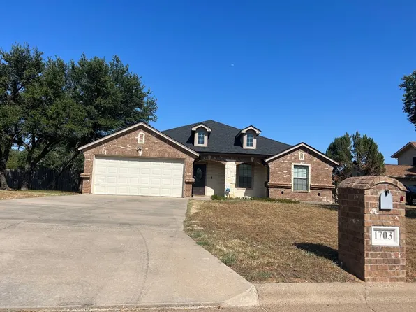 1703 Dakota Dr, Graham, TX 76450