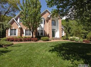 7 Kohlsaat Ct, Smithtown, NY 11787