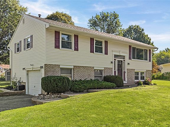 4th image of 126 Stallion Cir