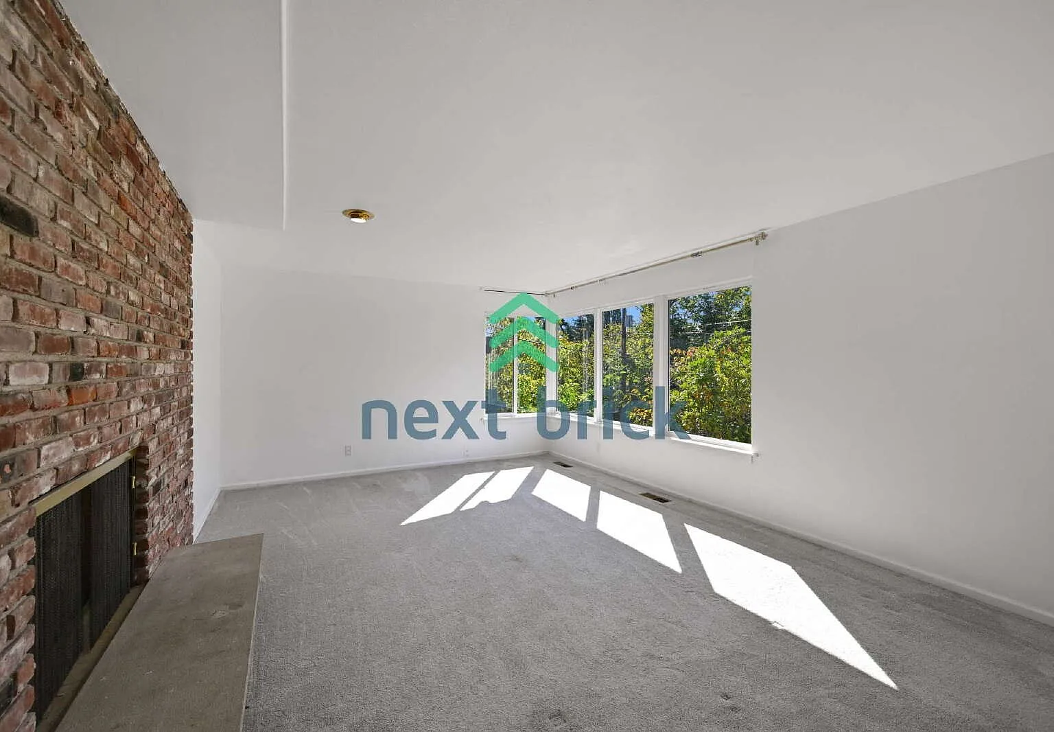 "Spacious 4-Bed Home with 4 Baths in Seattle's Prime Location 2600 Sq Ft of Comfort!" — Photo 4