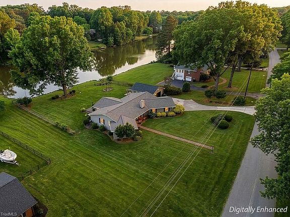 3rd image of 4056 Beaver Brook Rd